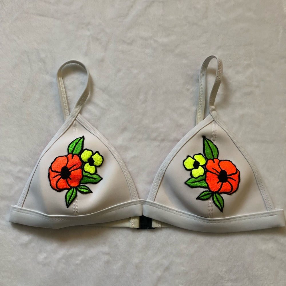 Triangl size small - Picture 2 of 9